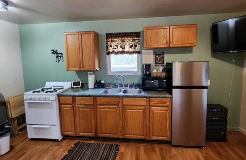 Bear Creek Cottage | Sleeps 6-Private bath