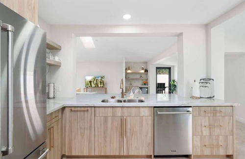 Coronado House | Sleeps 8 | Pool | Centrally Located Oasis