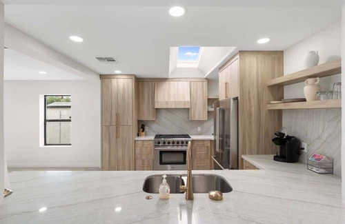 Coronado House | Sleeps 8 | Pool | Centrally Located Oasis