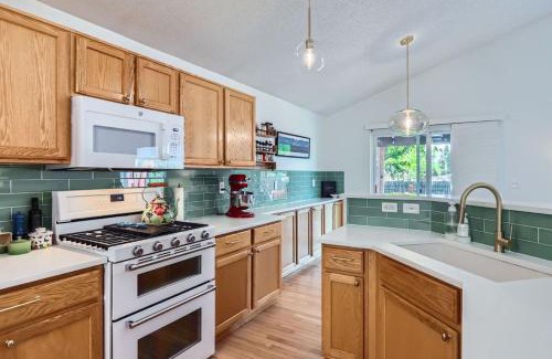 Erie House | Sleeps 9 - Family Retreat - Scenic Trails - Views