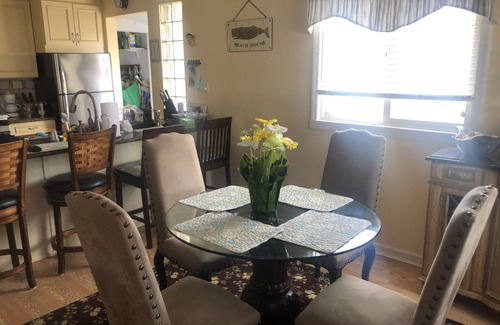 Long Beach House | Sleeps four. 1Bedroom King, 2 Bedroom one full one twin