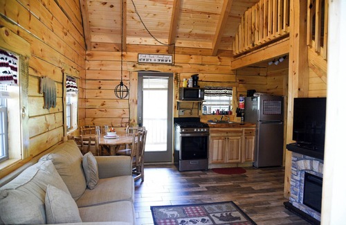 Leeper Cabin | Sleepy Bear Log Cabin near Cook Forest State Park