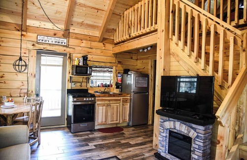 Leeper Cabin | Sleepy Bear Log Cabin near Cook Forest State Park