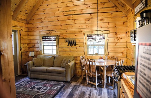 Leeper Cabin | Sleepy Bear Log Cabin near Cook Forest State Park