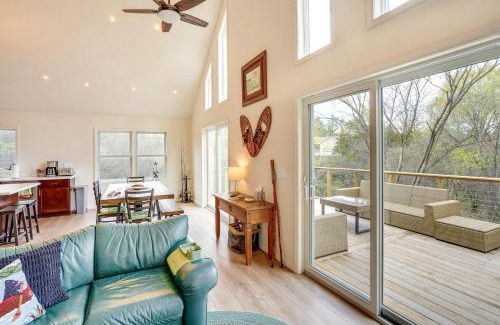 Athens House | Sleepy Hollow Lake Home with Deck, Pool Access!