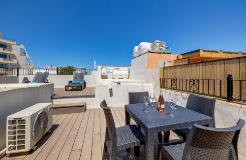 Sliema House | Sliema Townhouse with Rooftop Terrace