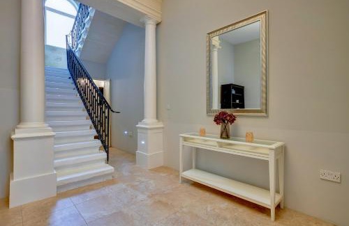 Sliema House | Sliema Townhouse with Rooftop Terrace