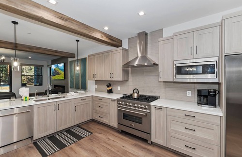 Summit Estates House | Slope Views, Game Room's, EV Charger's, and More!