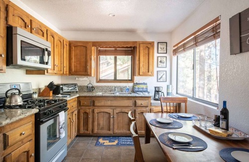 Summit Estates Apartment | Slopeside Cabin D - Walk to Slopes w Free Parking, Eagles Chalet Snow Summit