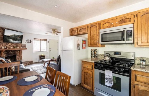 Summit Estates Apartment | Slopeside Cabin D - Walk to Slopes w Free Parking, Eagles Chalet Snow Summit