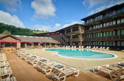 Seven Springs Apartment | Slopeside Comfort | Queen Lodge Room in Chamption