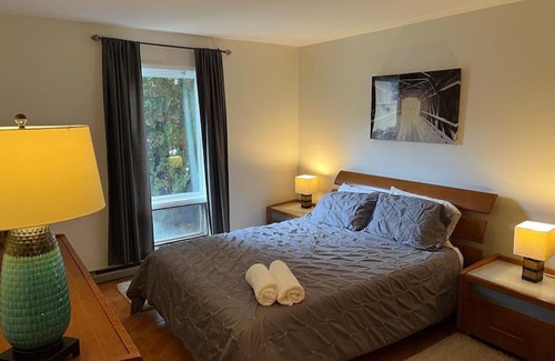 Hunter Apartment | Slopeside Condo with indoor fireplace