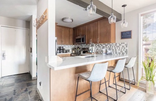 Mammoth Lakes Condo | Slopeside remodeled mountain cabin ski in ski out!