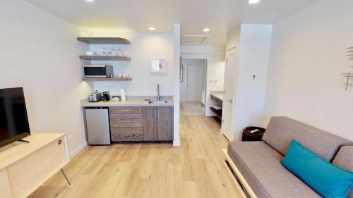 Moab House | Slot Canyon #B