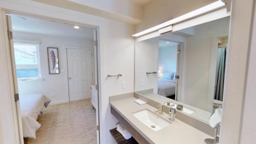 Moab House | Slot Canyon #B