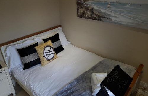 Slough Apartment | Slough Centre Townhouse with driveway parking for up to two cars