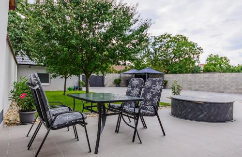 Mikulcice House | Slovanský penzion