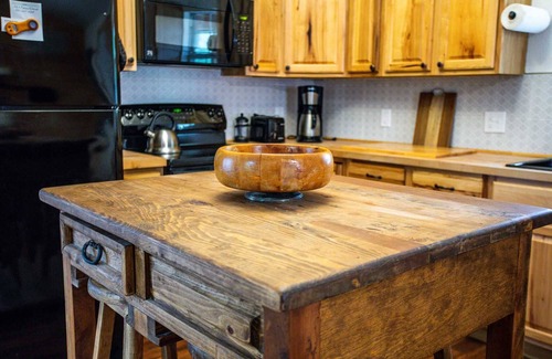 Kerrville House | Slowpoke Cabin on Turtle Creek
