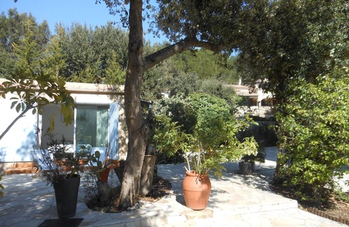 Le Brusc Villa | small 2-room villa with garden, quiet and close to the brusc beach