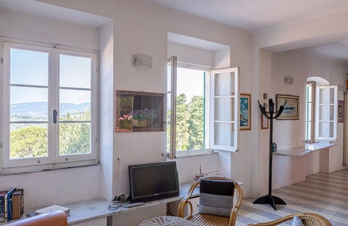 Pugliola Apartment | Small apartment overlooking the Sea, in the peace of the village of Pugliola.