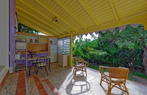 Almond Grove Cottage | Small cottage with garden in a gated community