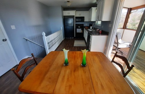 Mount Vernon House | Small house with lake view 5 minutes to I-75 and Renfro Valley.