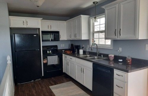 Mount Vernon House | Small house with lake view 5 minutes to I-75 and Renfro Valley.