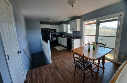 Mount Vernon House | Small house with lake view 5 minutes to I-75 and Renfro Valley.