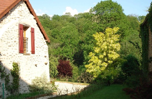Talcy House | Small independent hunting lodge, courtyard and green space