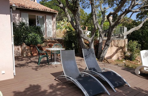 Pinarellu Villa | Small pariadis, feet in the water, raised ground, 10pers!