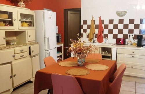 Quartier Administrations Apartment | Small Patio in Downtown