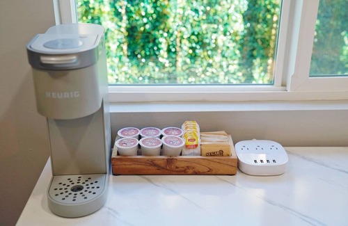 Cherryland Apartment | Small Private Modern Retreat Near SF 22421D