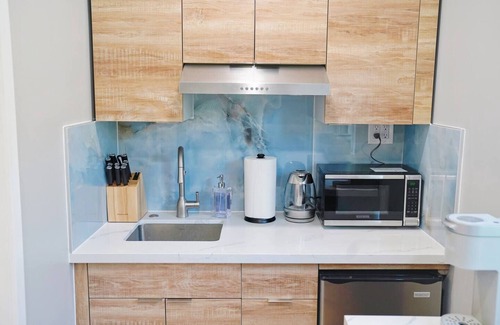 Cherryland Apartment | Small Private Modern Retreat Near SF 22421D