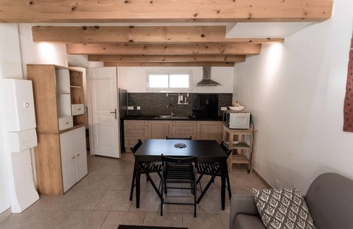 Font d'Irac House | Small recent house with wooded garden