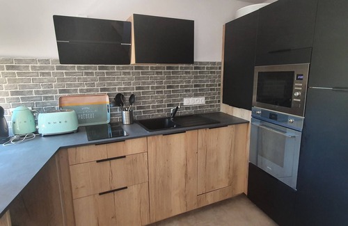 Erquy House | SMALL ROSES SANDSTONE HOUSE NEAR THE BEACHES