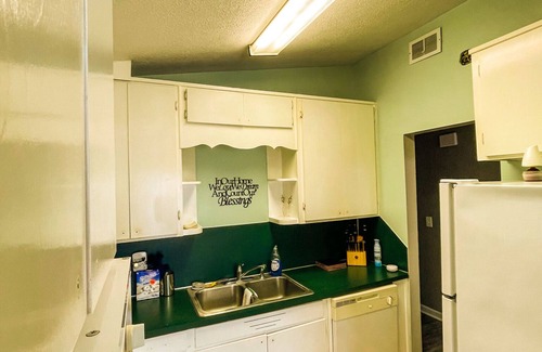 Columbus House | Small, simple and Perfect Location!