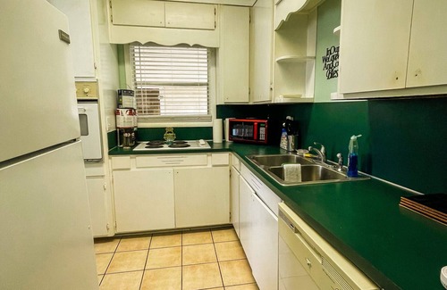 Columbus House | Small, simple and Perfect Location!