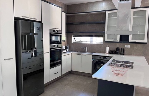 Lusaka Apartment | Smart 2BR w/Starlink, Alexa & Solar | Salama Park