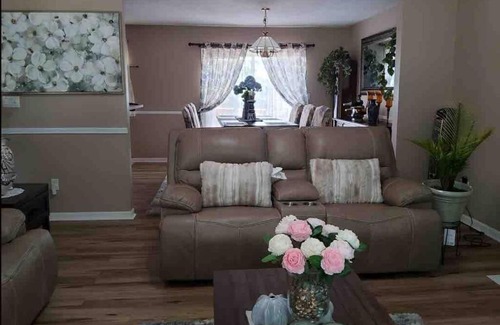 Columbia House | Smart Entire Loft, 3 br, 2 bath, with 3 tv