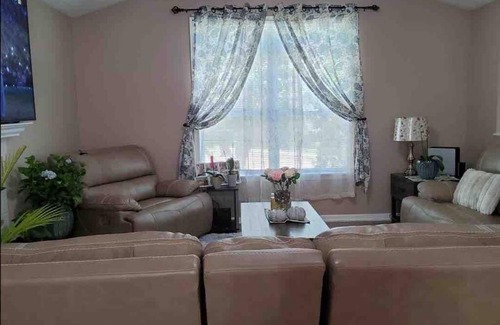 Columbia House | Smart Entire Loft, 3 br, 2 bath, with 3 tv