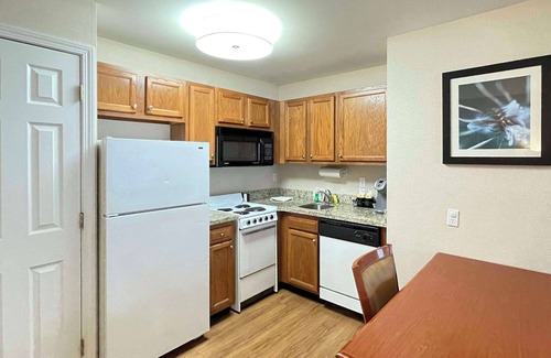 South Burlington Hotel | Smart Suites, an Ascend Collection Hotel