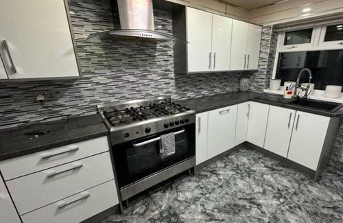 Smethwick House | Smethwick - House - Sleeps 8 - Parking