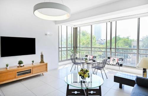 Old North Apartment | Smiling Joe by HolyGuest