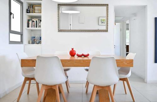 Old North Apartment | Smiling Joe by HolyGuest