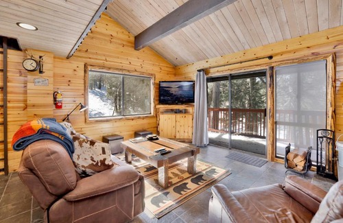 Big Bear Lake House | Smith Chalet at Snow Summit- Furnished Resort Condo- Foosball- Walk To Lifts
