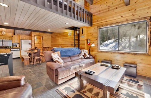 Big Bear Lake House | Smith Chalet at Snow Summit- Furnished Resort Condo- Foosball- Walk To Lifts
