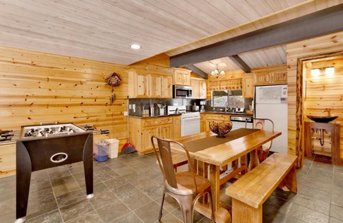 Big Bear Lake House | Smith Chalet at Snow Summit- Furnished Resort Condo- Foosball- Walk To Lifts