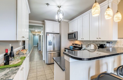 Huddleston Condo | Smith Mountain Lake Retreat w/Resort Amenities!