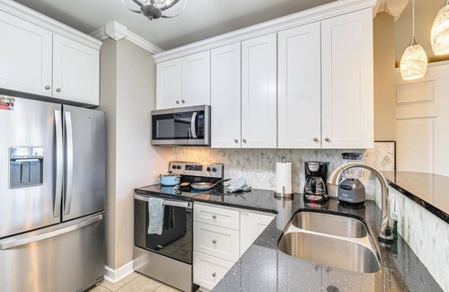 Huddleston Condo | Smith Mountain Lake Retreat w/Resort Amenities!