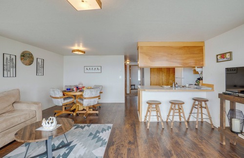 Smith River Cottage | Smith River Vintage Cabin: Oceanfront Deck + Views